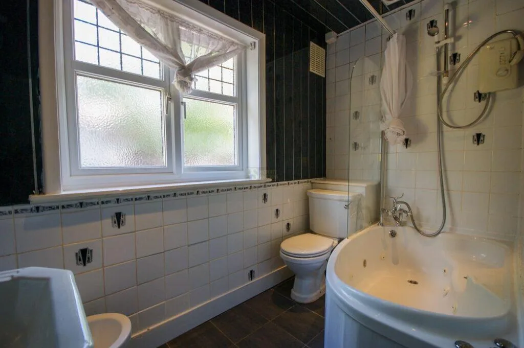 5 bedroom terraced house for rent