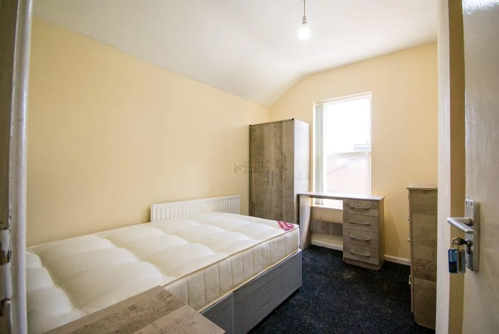 5 bedroom terraced house for rent