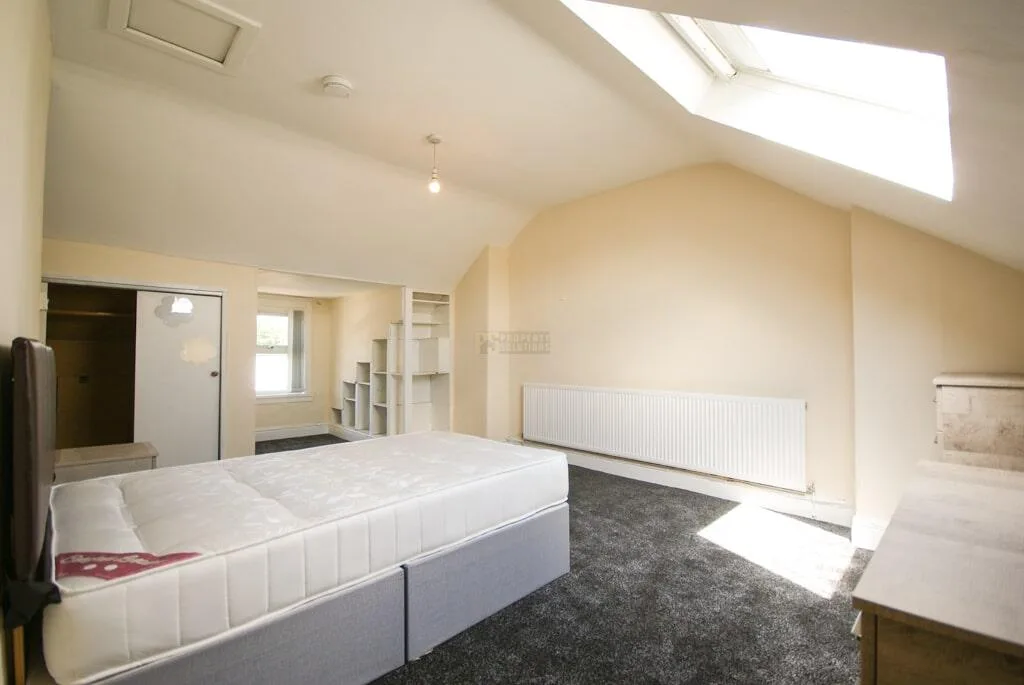 5 bedroom terraced house for rent