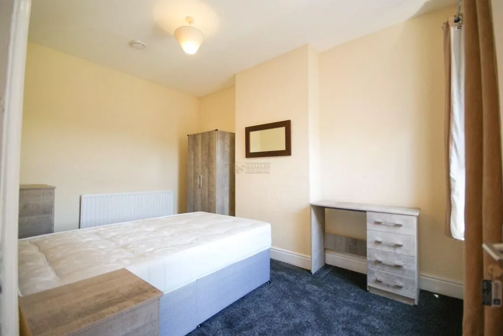 5 bedroom terraced house for rent