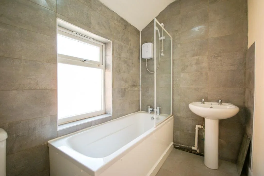 5 bedroom terraced house for rent