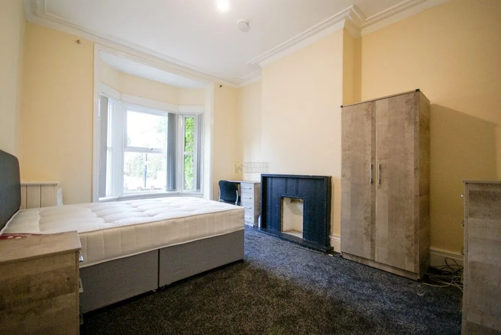 5 bedroom terraced house for rent