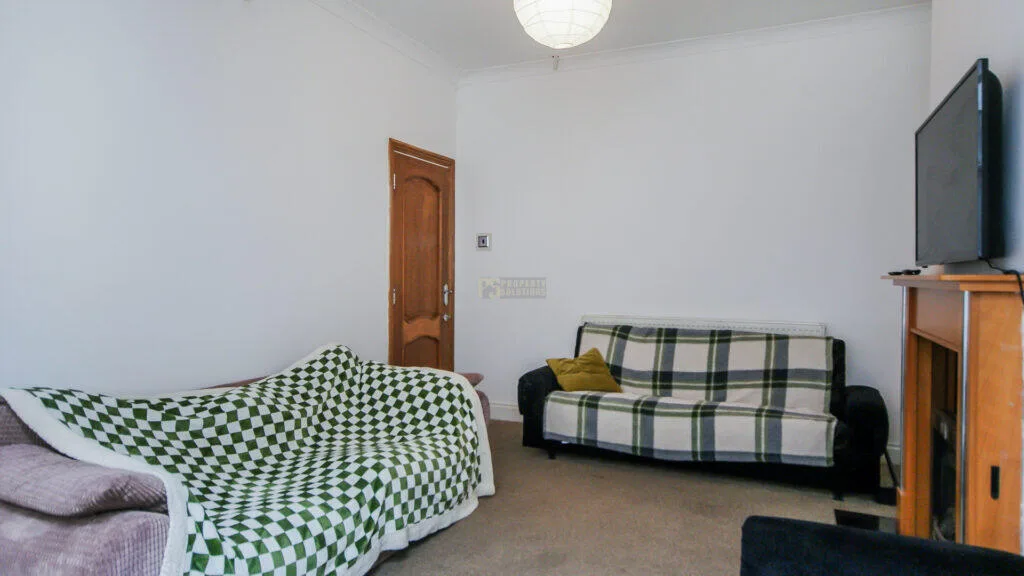 5 bedroom semi-detached house for rent