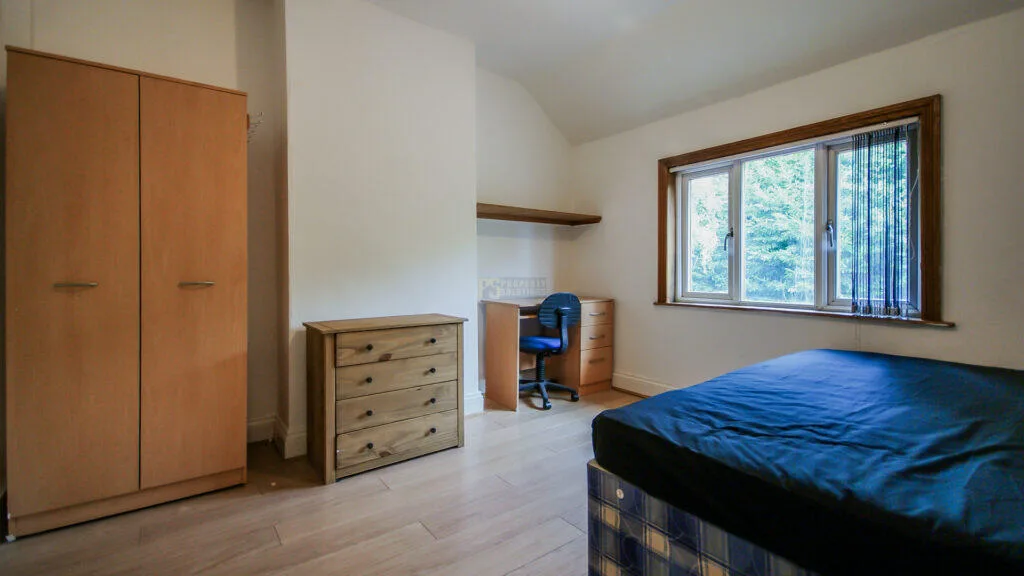 5 bedroom semi-detached house for rent