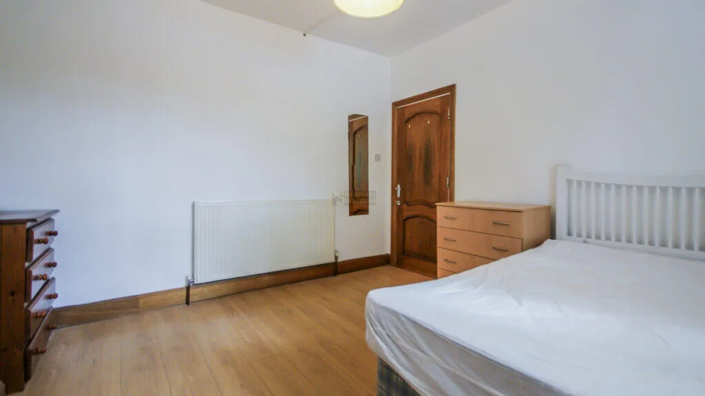 5 bedroom semi-detached house for rent