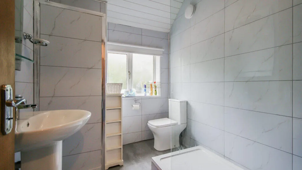 5 bedroom semi-detached house for rent