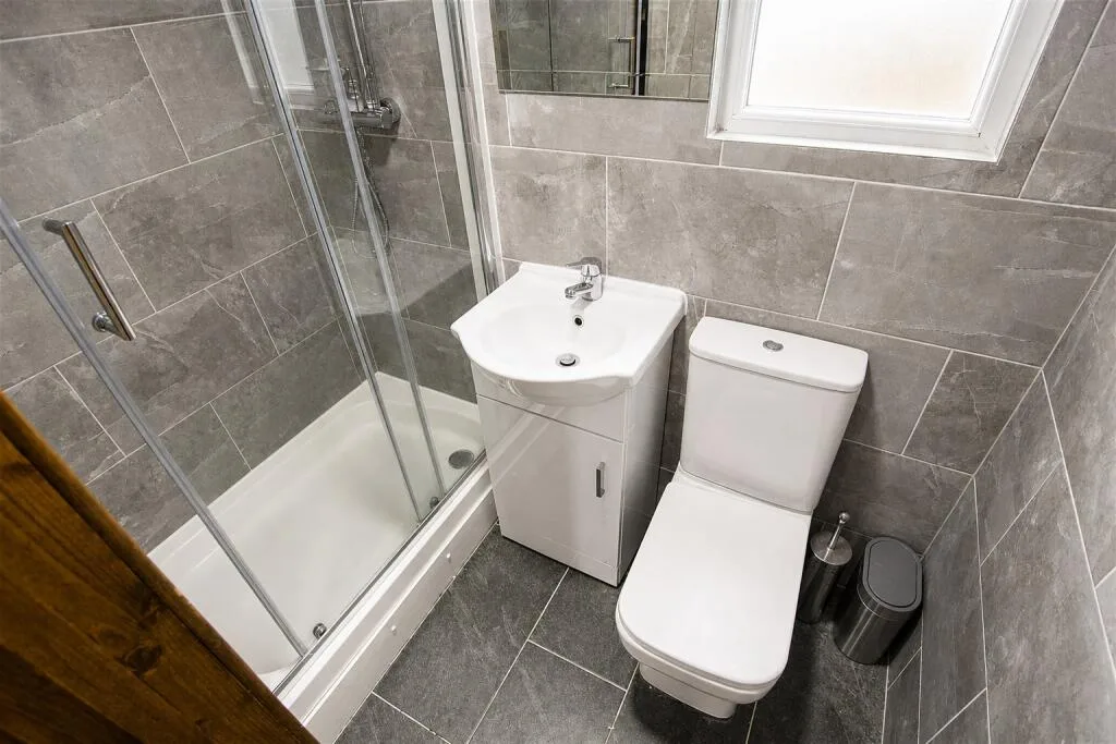 6 bedroom house for rent