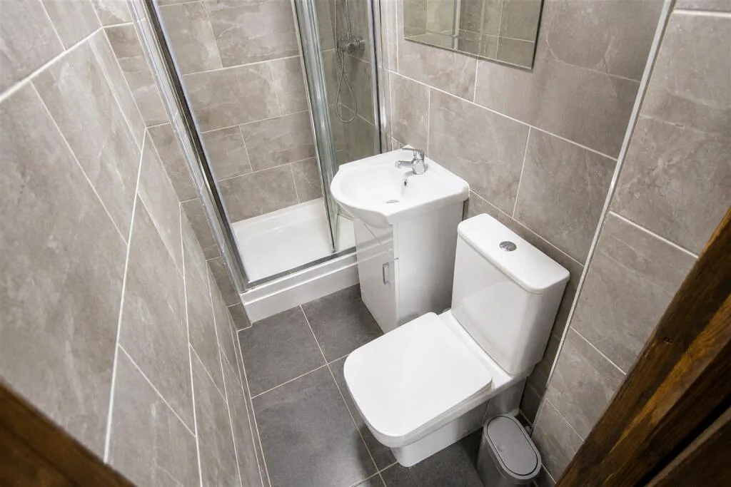 6 bedroom house for rent