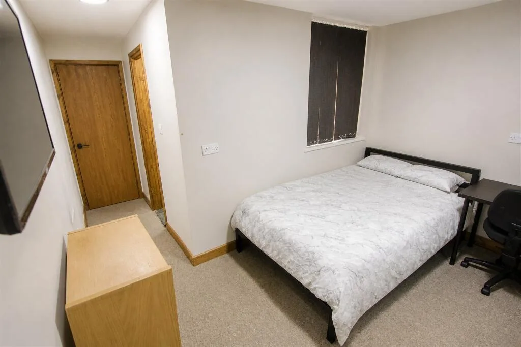 6 bedroom house for rent