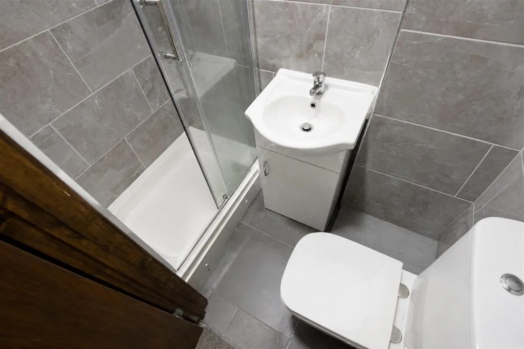 6 bedroom house for rent