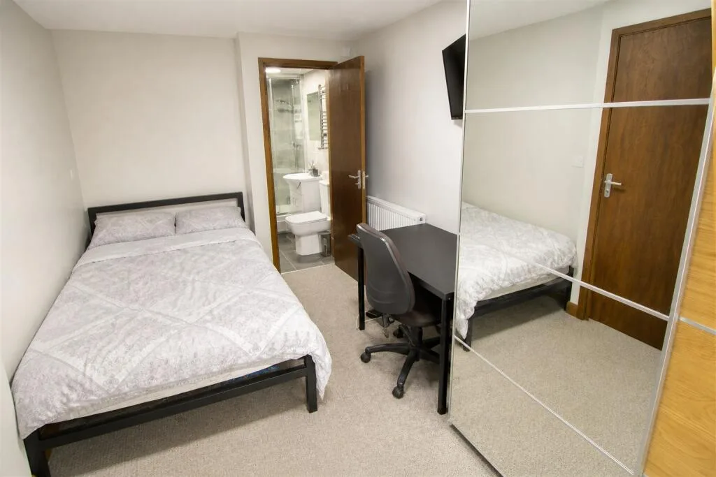 6 bedroom house for rent