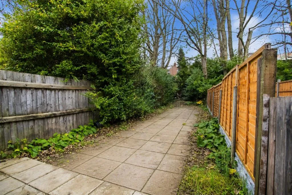 6 bedroom house for rent