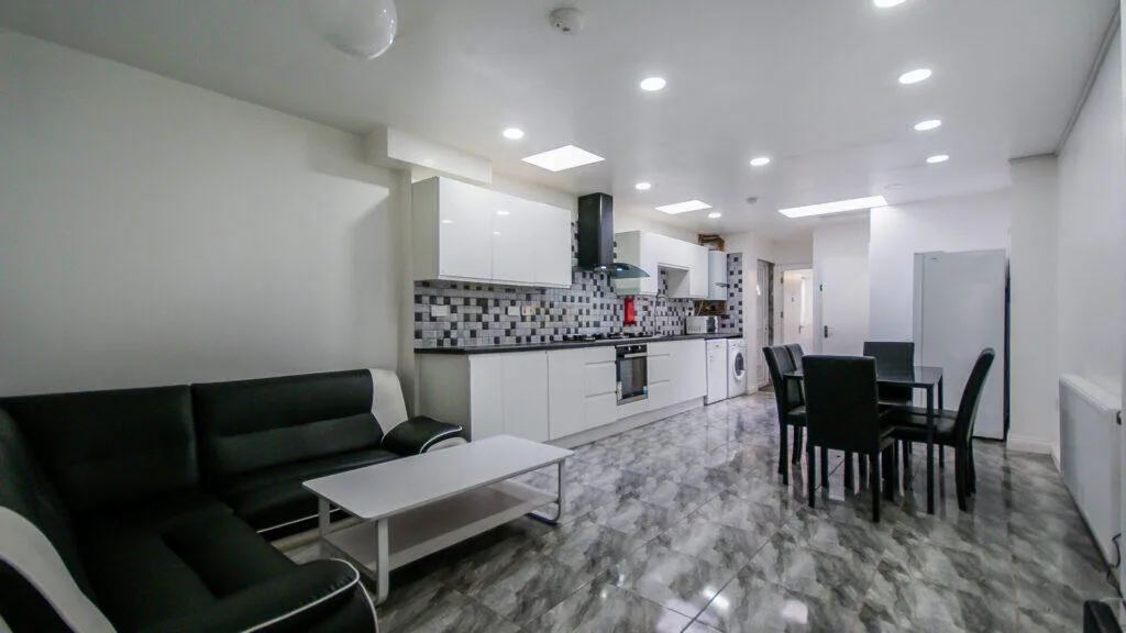 6 bedroom terraced house for rent