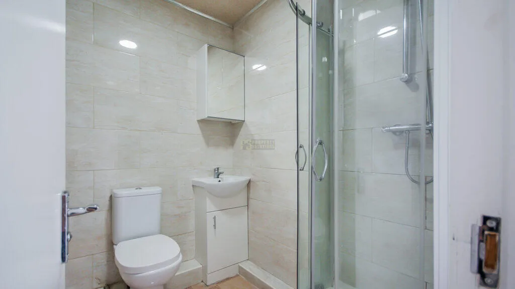 6 bedroom terraced house for rent