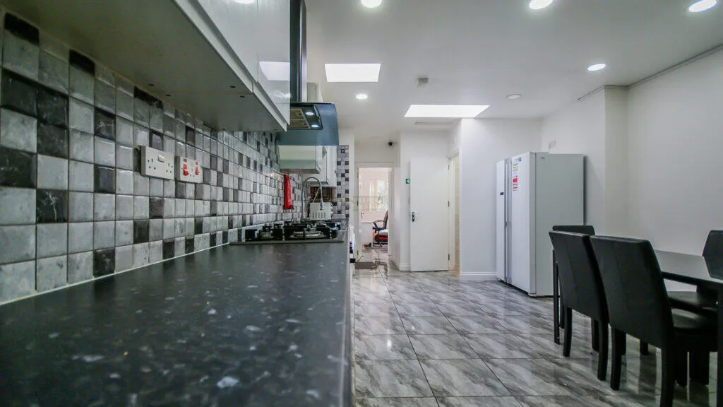 6 bedroom terraced house for rent
