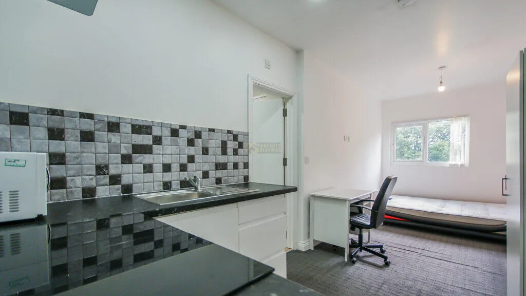 6 bedroom terraced house for rent
