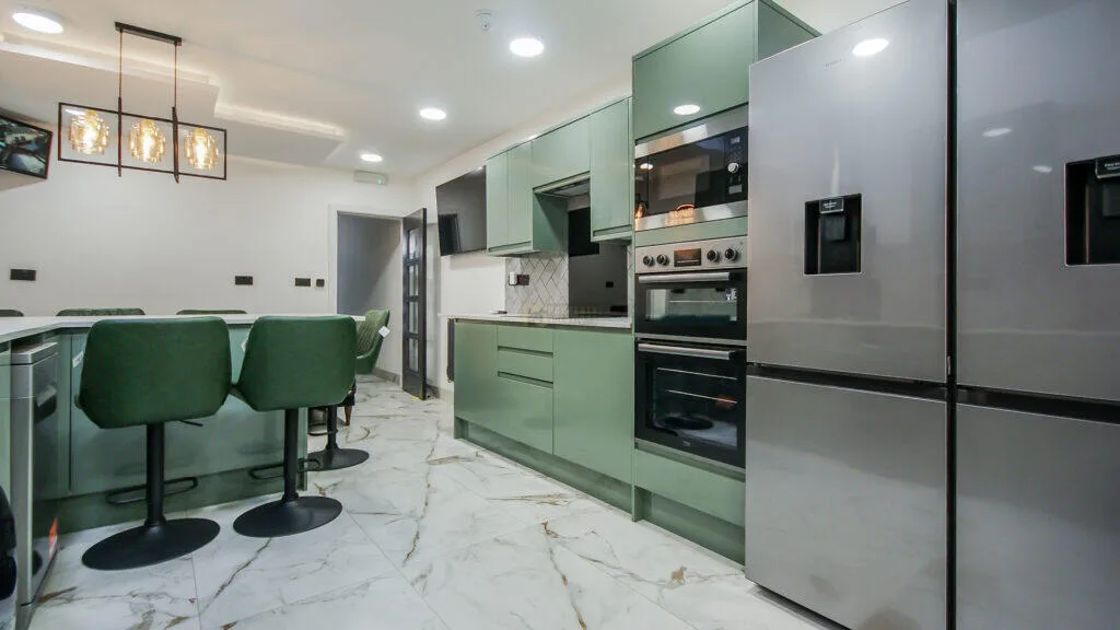 6 bedroom terraced house for rent
