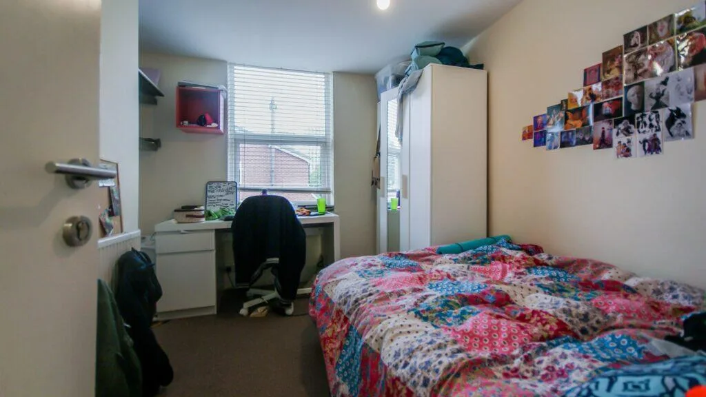 6 bedroom end of terrace house for rent