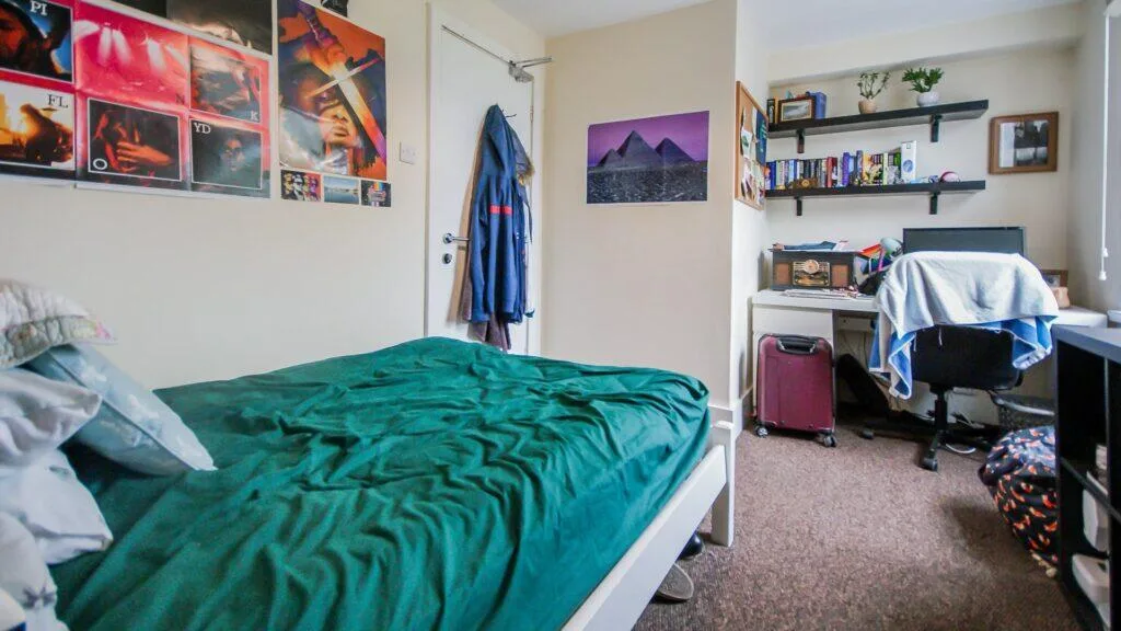 6 bedroom end of terrace house for rent