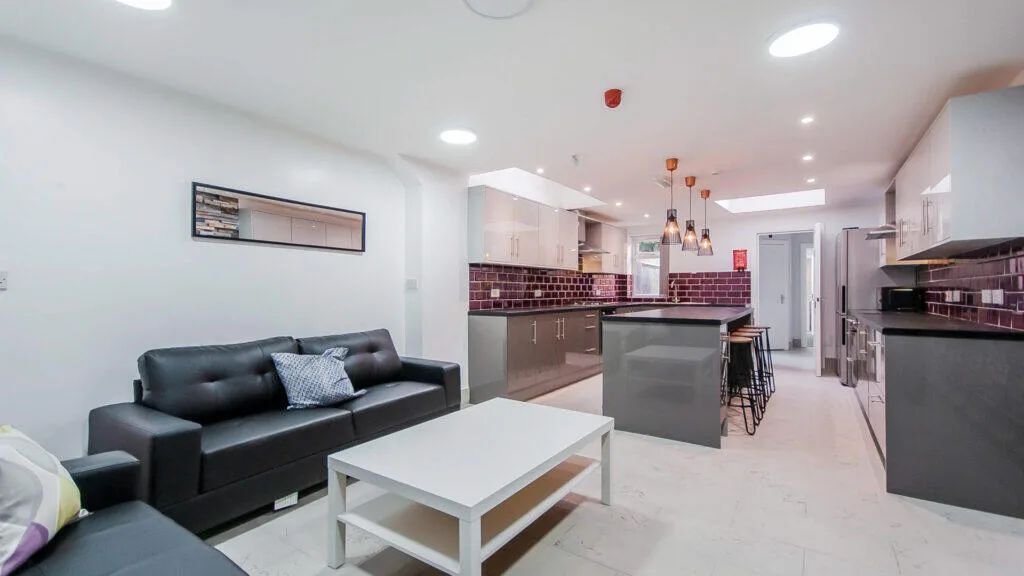 8 bedroom terraced house for rent