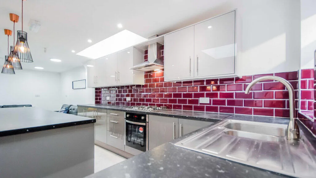 8 bedroom terraced house for rent
