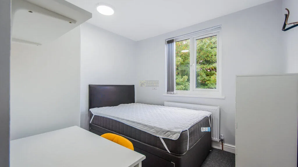 8 bedroom terraced house for rent