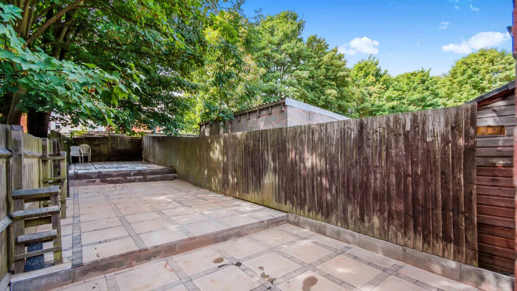 8 bedroom terraced house for rent