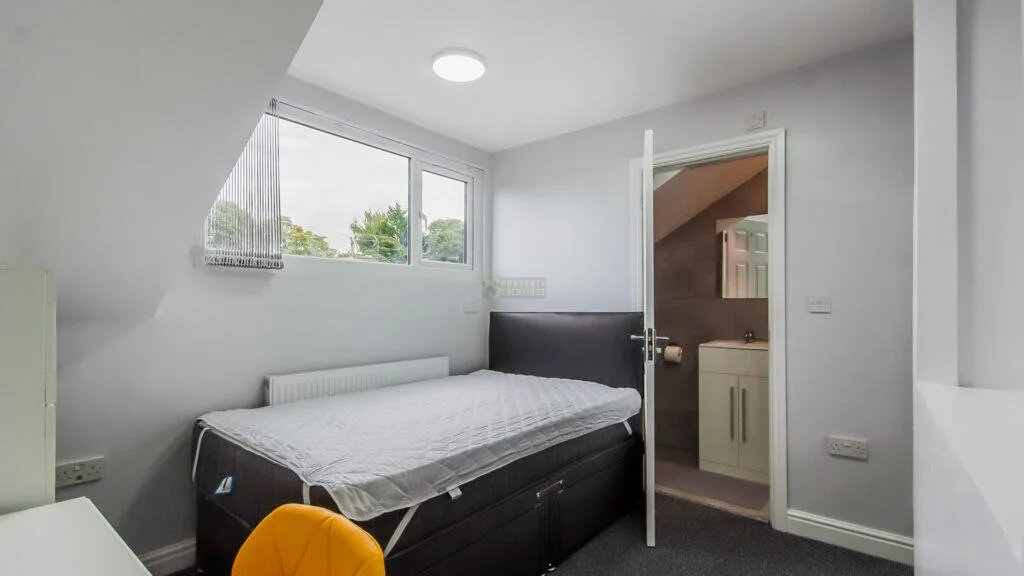 8 bedroom terraced house for rent