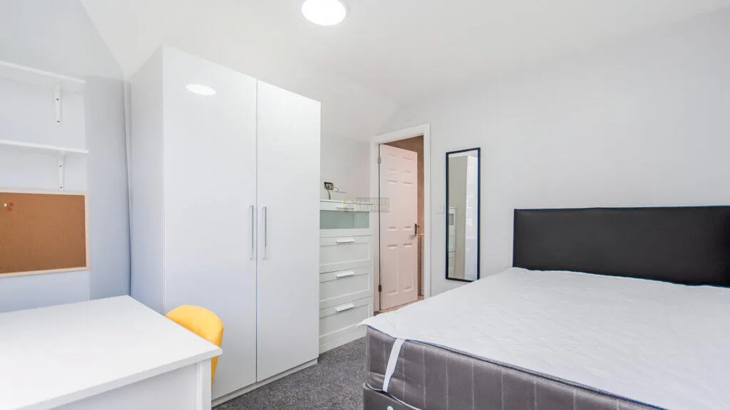 8 bedroom terraced house for rent