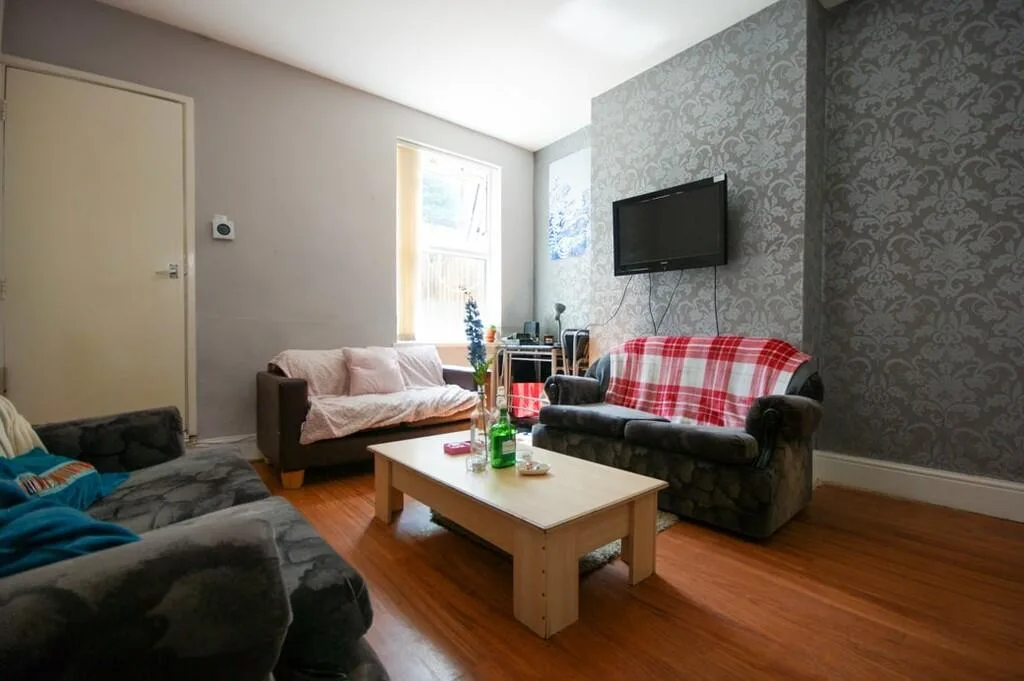 5 bedroom terraced house for rent
