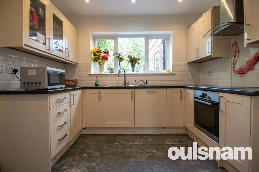3 bedroom semi-detached house for rent