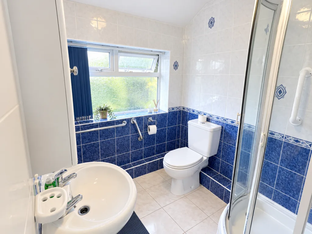 4 bedroom end of terrace house for rent