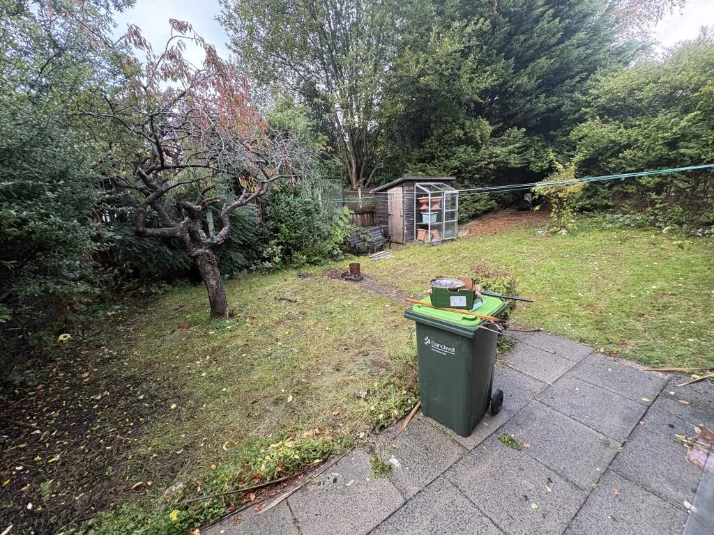 4 bedroom end of terrace house for rent
