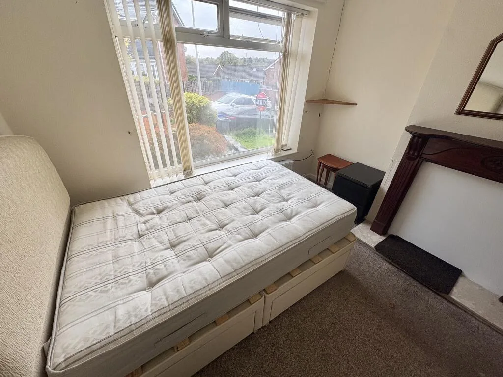 4 bedroom end of terrace house for rent