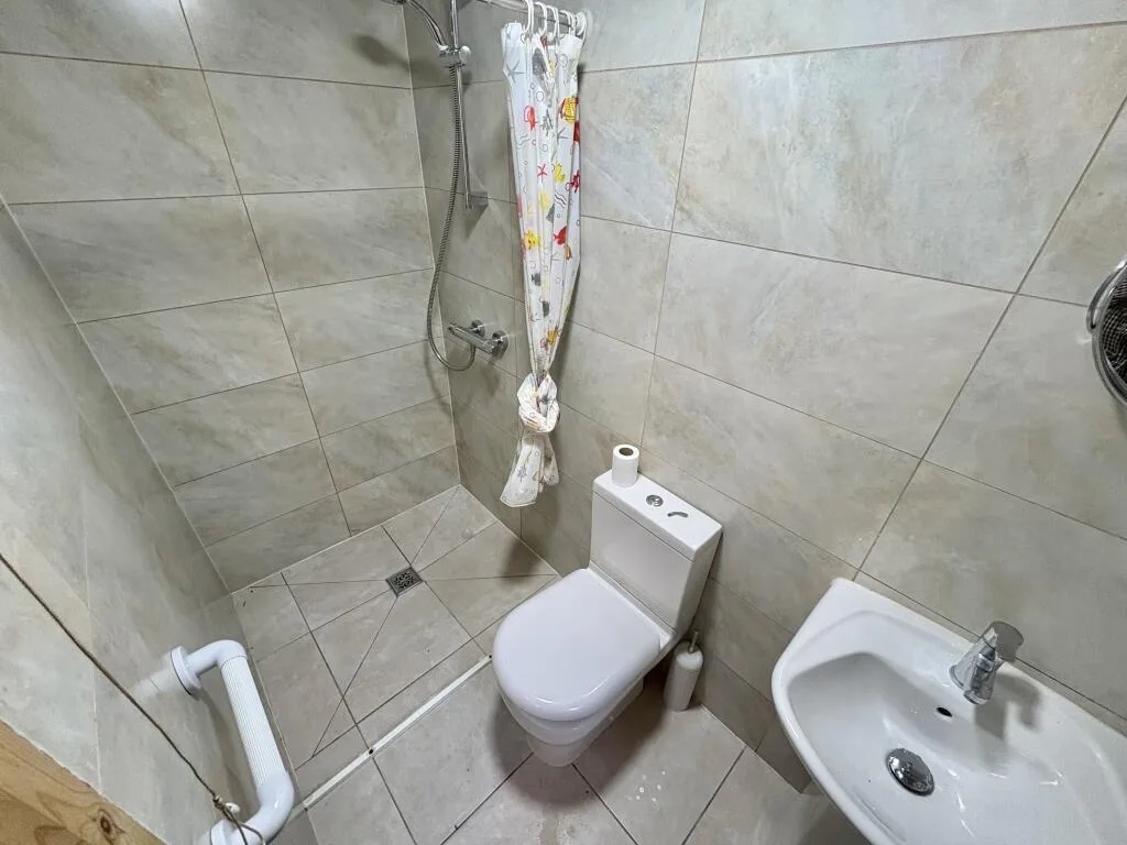 4 bedroom end of terrace house for rent
