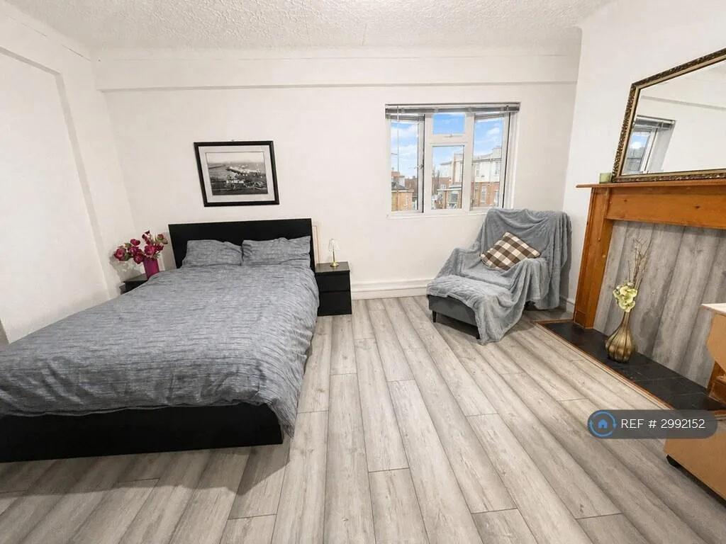 3 bedroom flat for rent