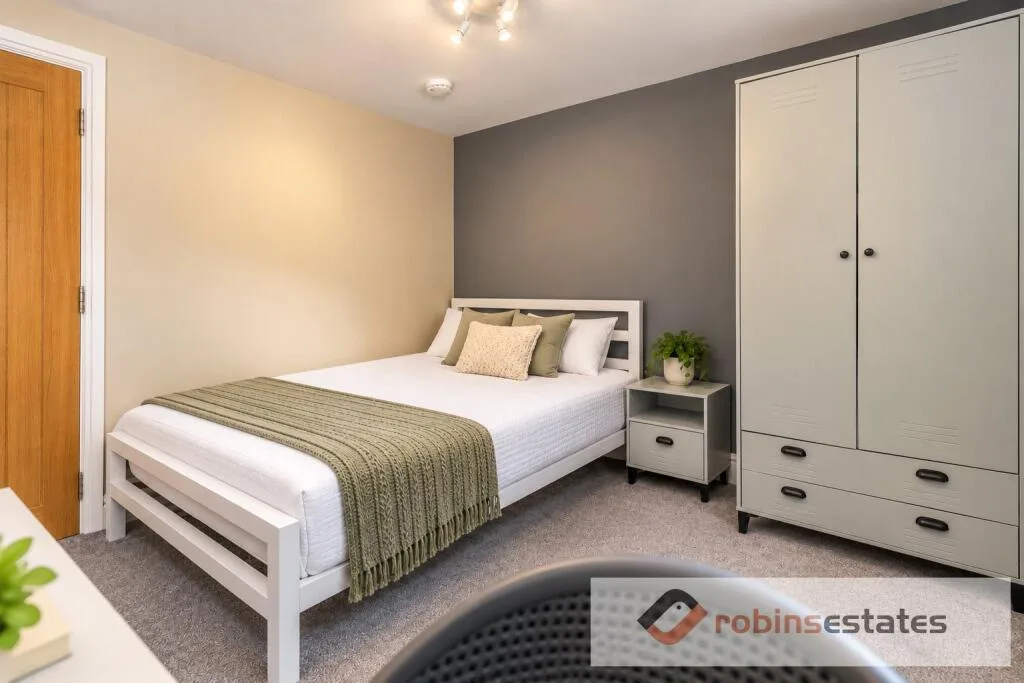 7 bedroom semi-detached house for rent