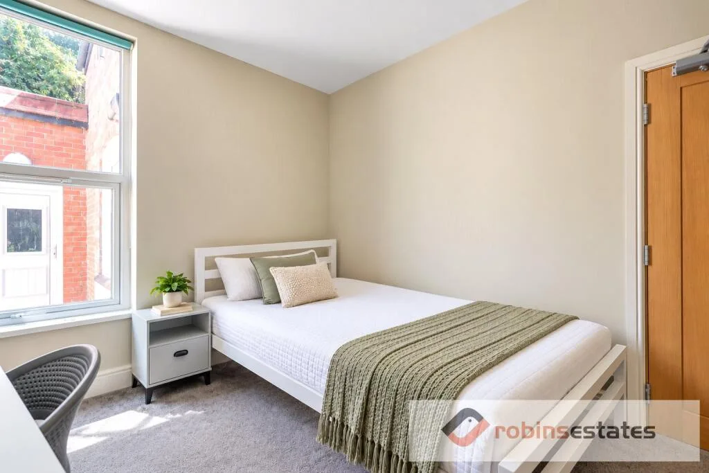 7 bedroom semi-detached house for rent