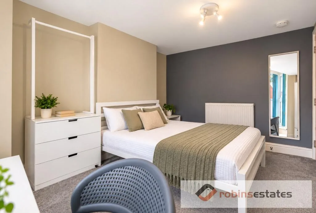 7 bedroom semi-detached house for rent