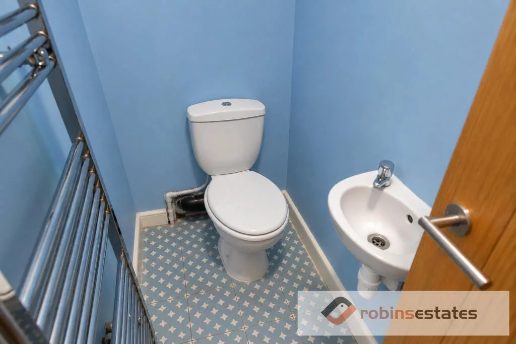 7 bedroom semi-detached house for rent