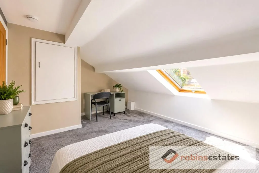 7 bedroom semi-detached house for rent
