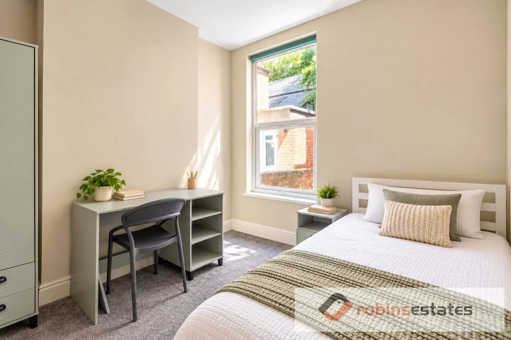 7 bedroom semi-detached house for rent