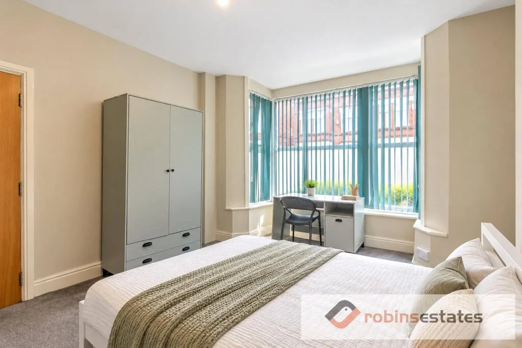 7 bedroom semi-detached house for rent
