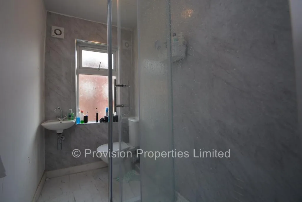 6 bedroom terraced house for rent