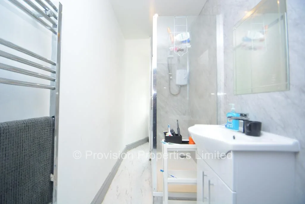 6 bedroom terraced house for rent