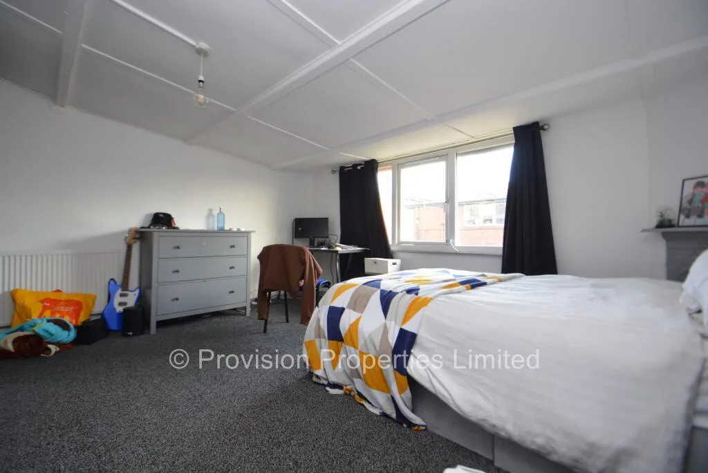 6 bedroom terraced house for rent