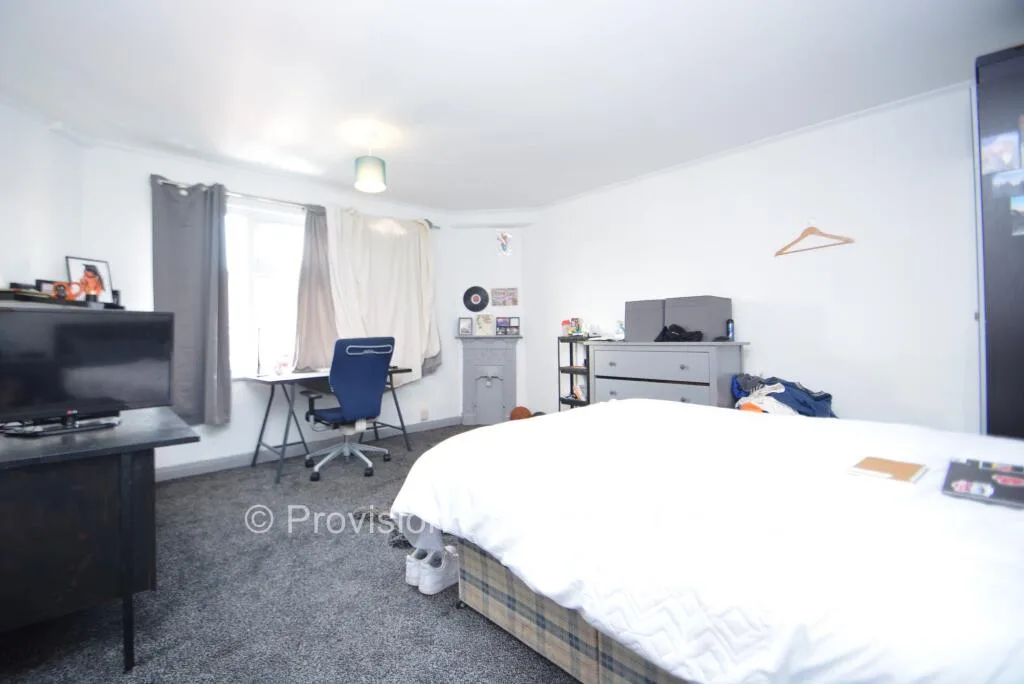 6 bedroom terraced house for rent