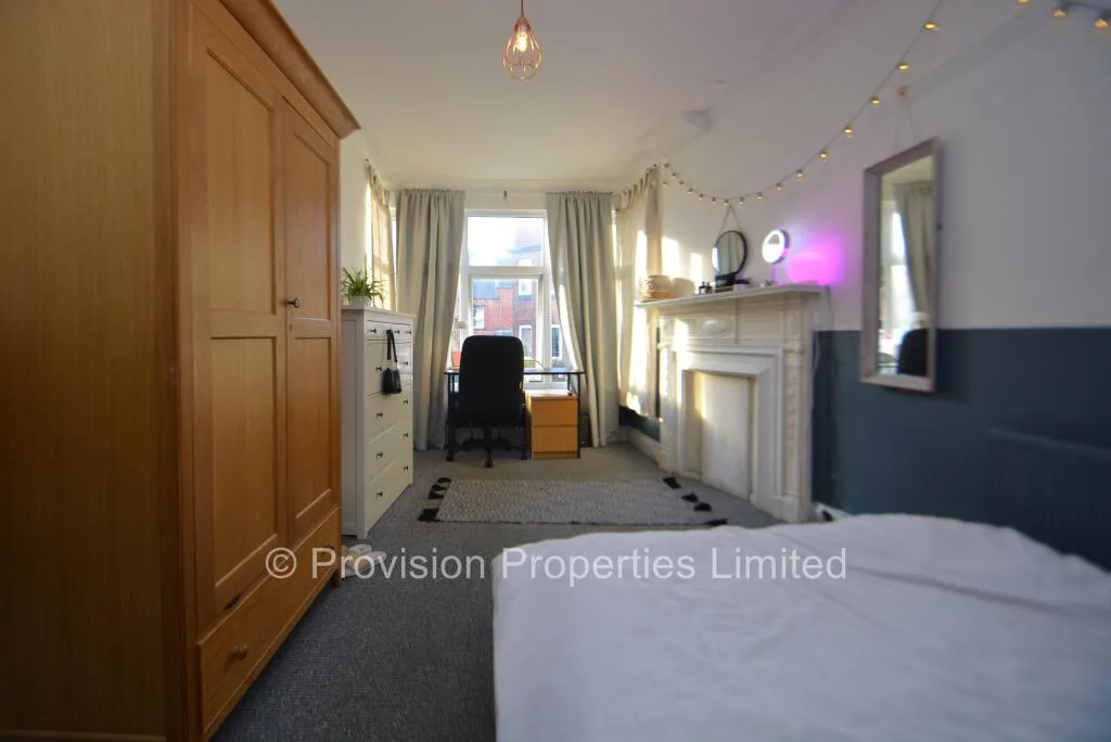 6 bedroom terraced house for rent