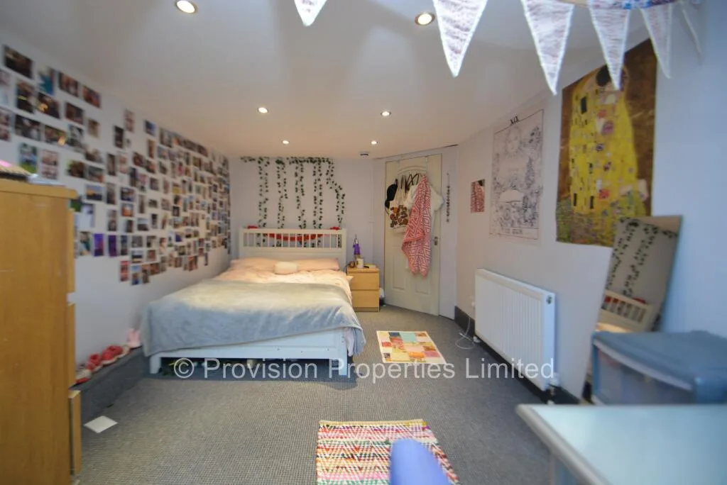 6 bedroom terraced house for rent