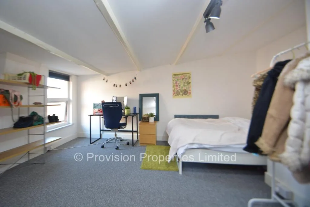 6 bedroom terraced house for rent